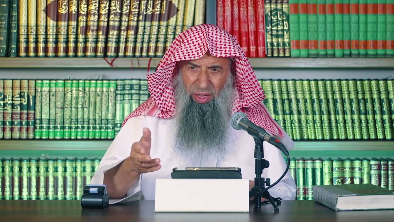 هل الأفضل لرجل من أهل المدينة إمامة الناس في التراويح أم الصلاة في الحرم النبوي؟