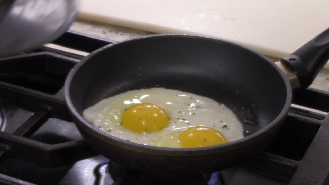 Make your best over-easy eggs !