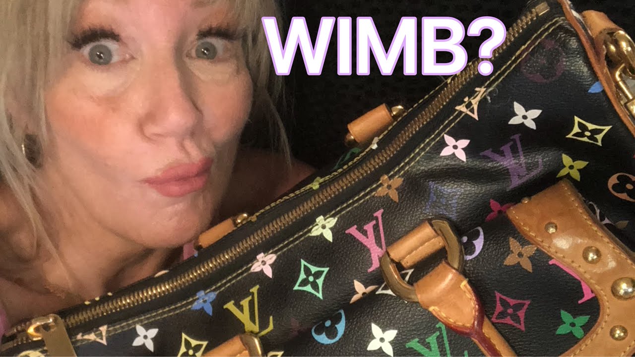 What's In My Bag? Thrifted and Gifted! www.pursetrippin.com