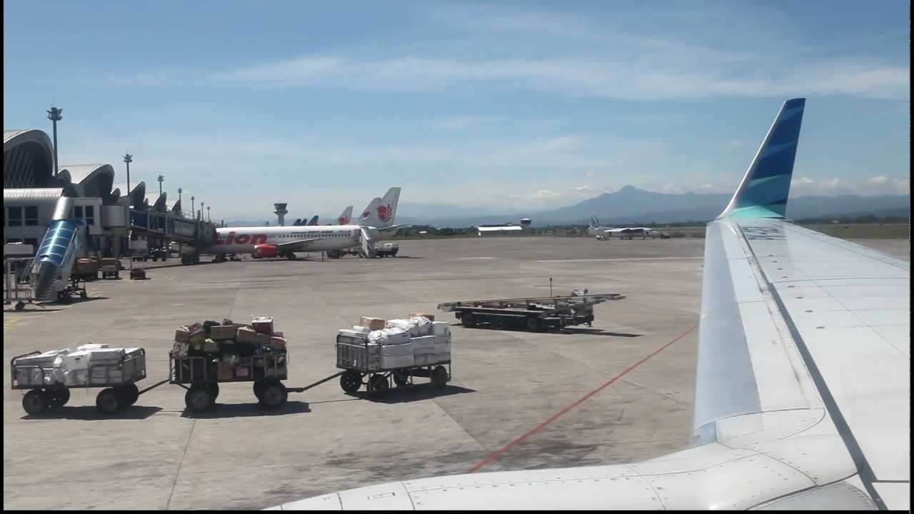 Garuda Indonesia PK-GER landing at Sultan Hasanuddin Airport in Makassar