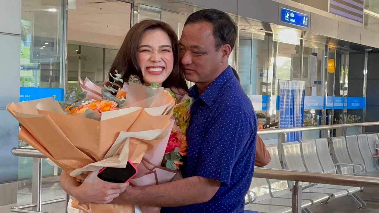 Hoa hậu Đỗ Thị Hà ôm chặt ba ruột ngày trở về nước đạt TOP 13 Miss World, Chia sẻ kế hoạch sắp tới