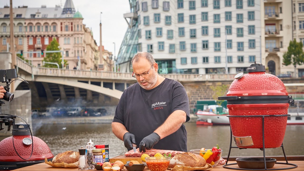 Americk&aacute; BBQ klasika na hausbotu na Vltavě - Vepřov&aacute; BBQ žebra v centru Prahy #332