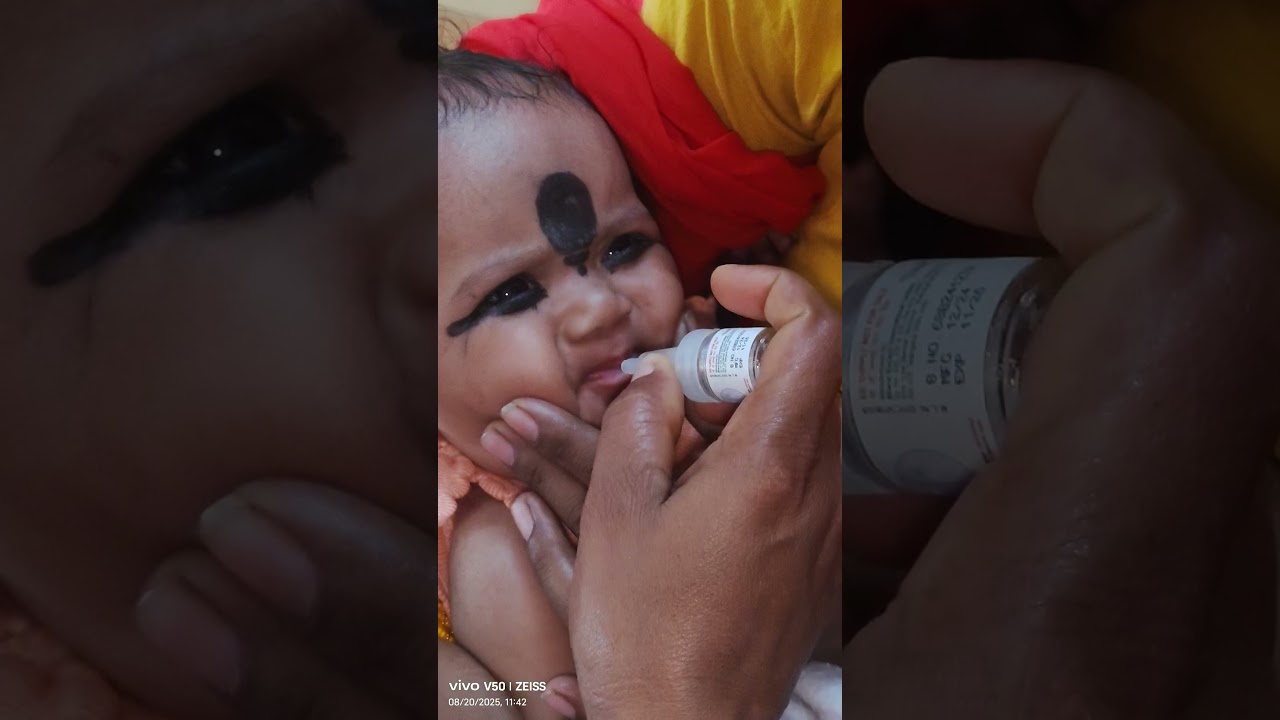 poleo vaccination of a baby 🍼