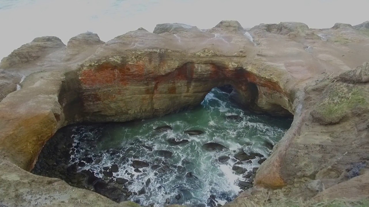 Devil's Punchbowl Boiler Bay on the Oregon Coast