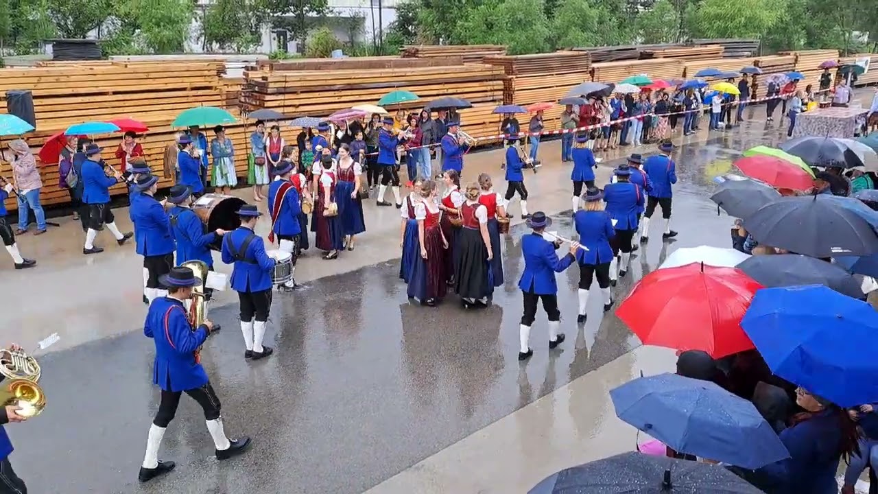 Marschmusikbewertung in Gresten bei Regen und Sonnenschein - Randegg