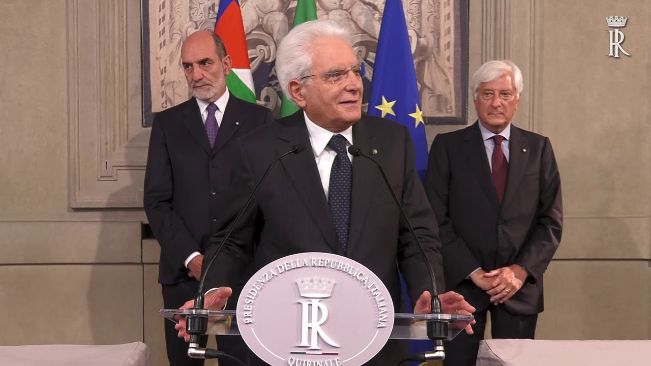 Il Presidente Mattarella saluta la stampa al termine delle consultazioni