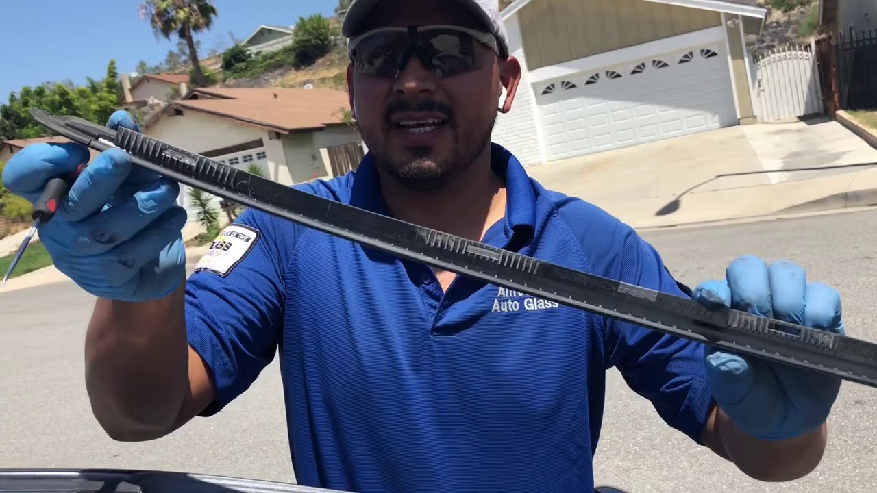 Acura TSX 2009-2014 how to save side moldings, Same technique for many more  by Alfredo’s Auto Glass