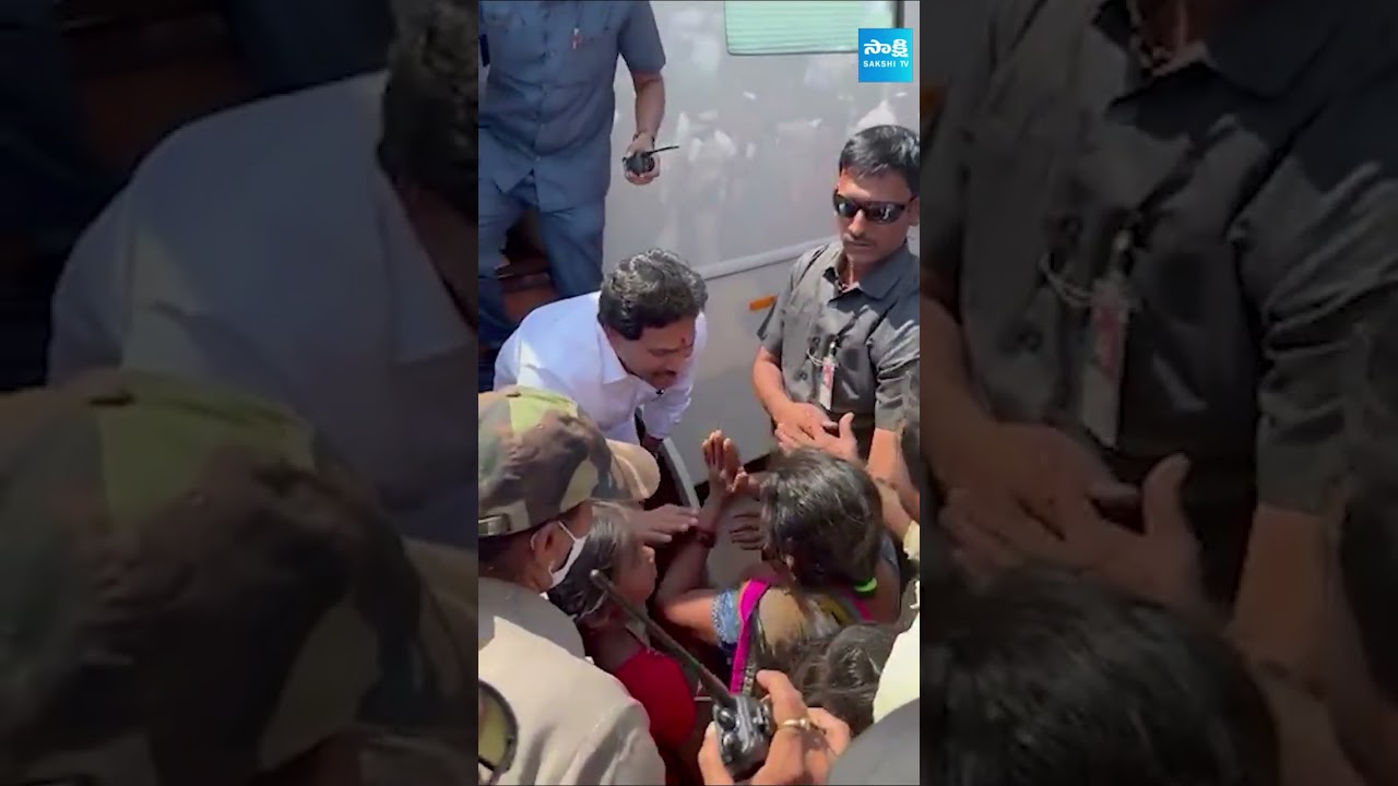 పేదలపాలిట దేవుడు అని ఊరకనే అనరు | CM Jagan Bus Yatra | Memantha Siddham Public Meeting @SakshiTVLIVE