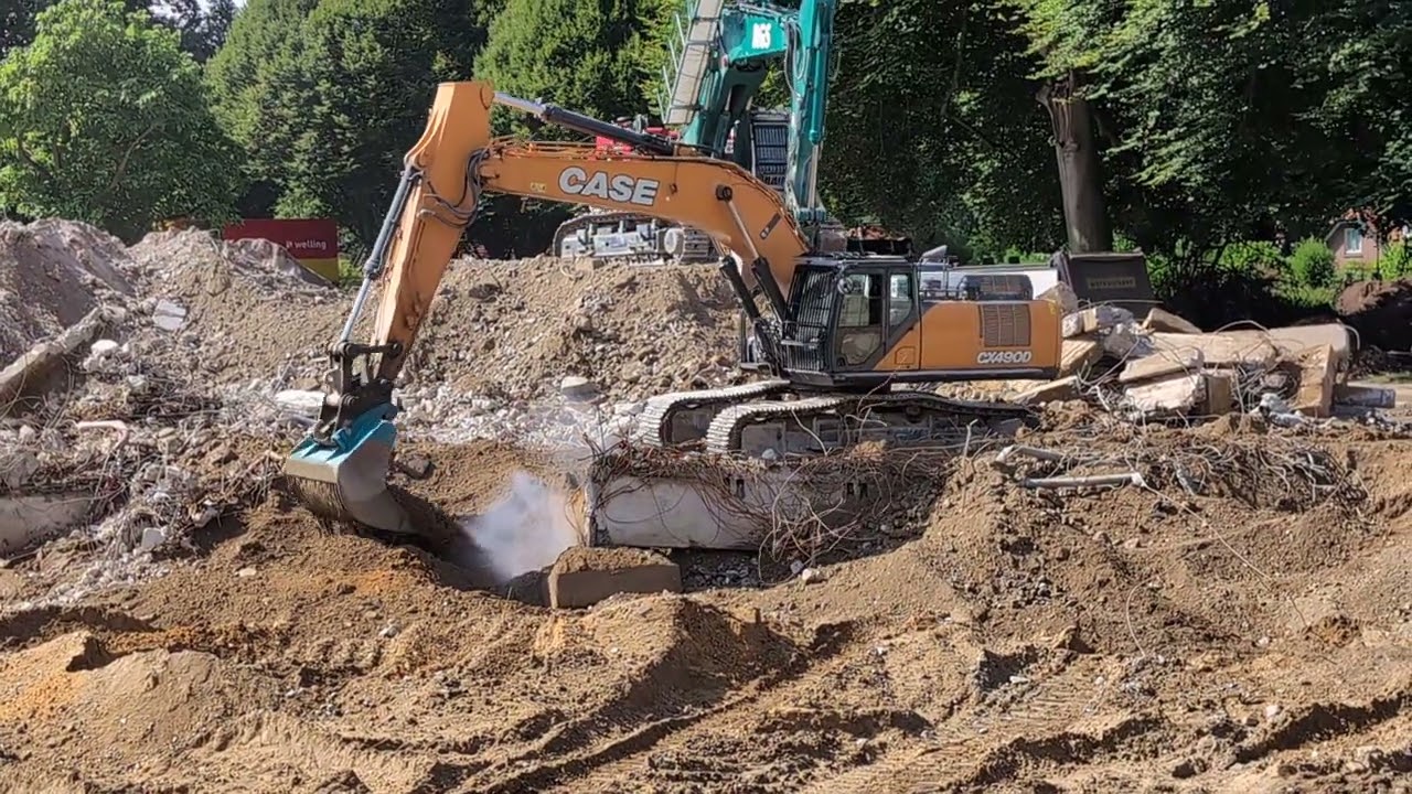 Afvoeren van laatste puin van de Klinkenberg 4 | Atlas van Ede