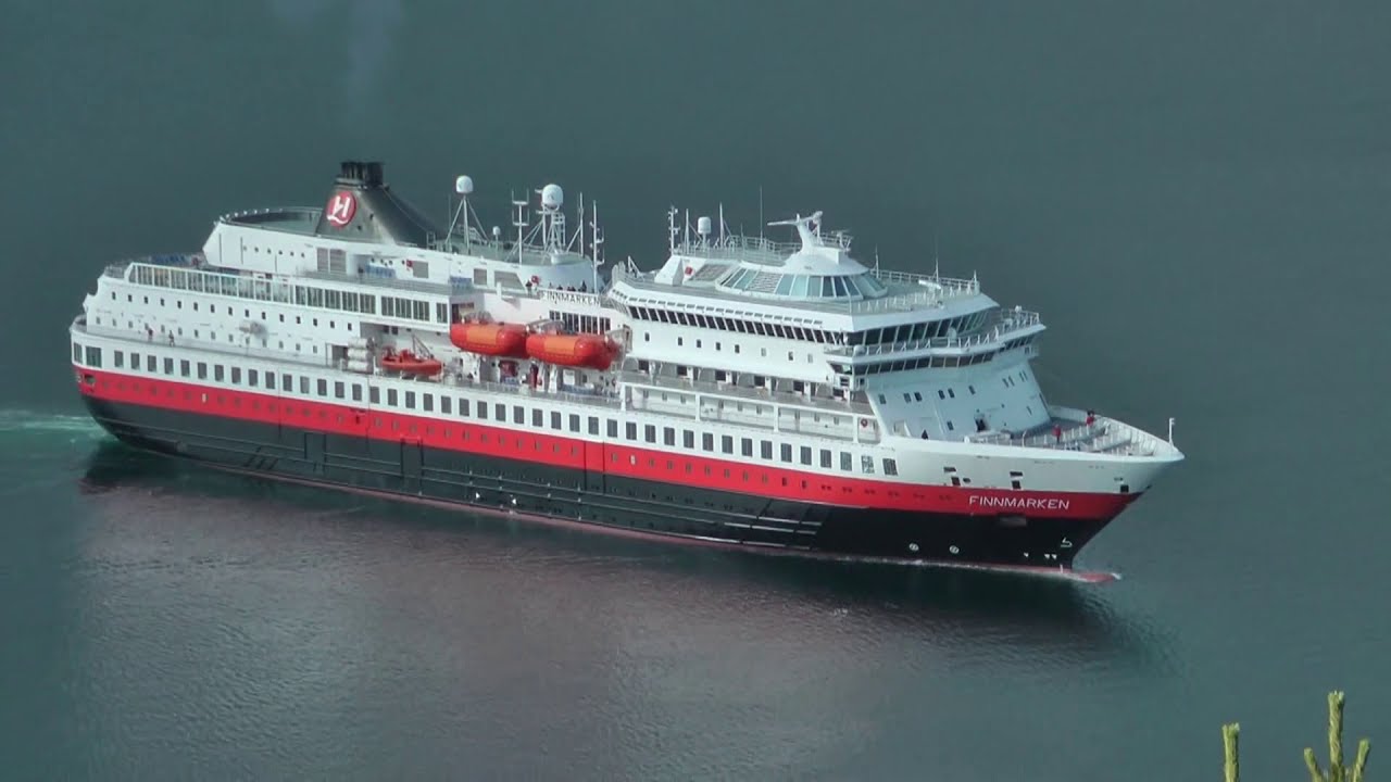 MS Finnmarken (Hurtigruten) - Am Nordkap & einlaufen in Alesund