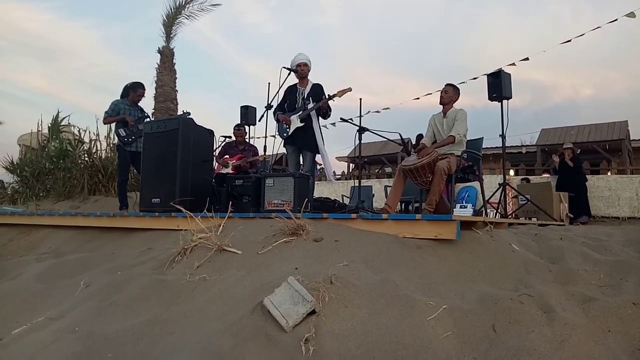 TISSILAWEN  live on beach