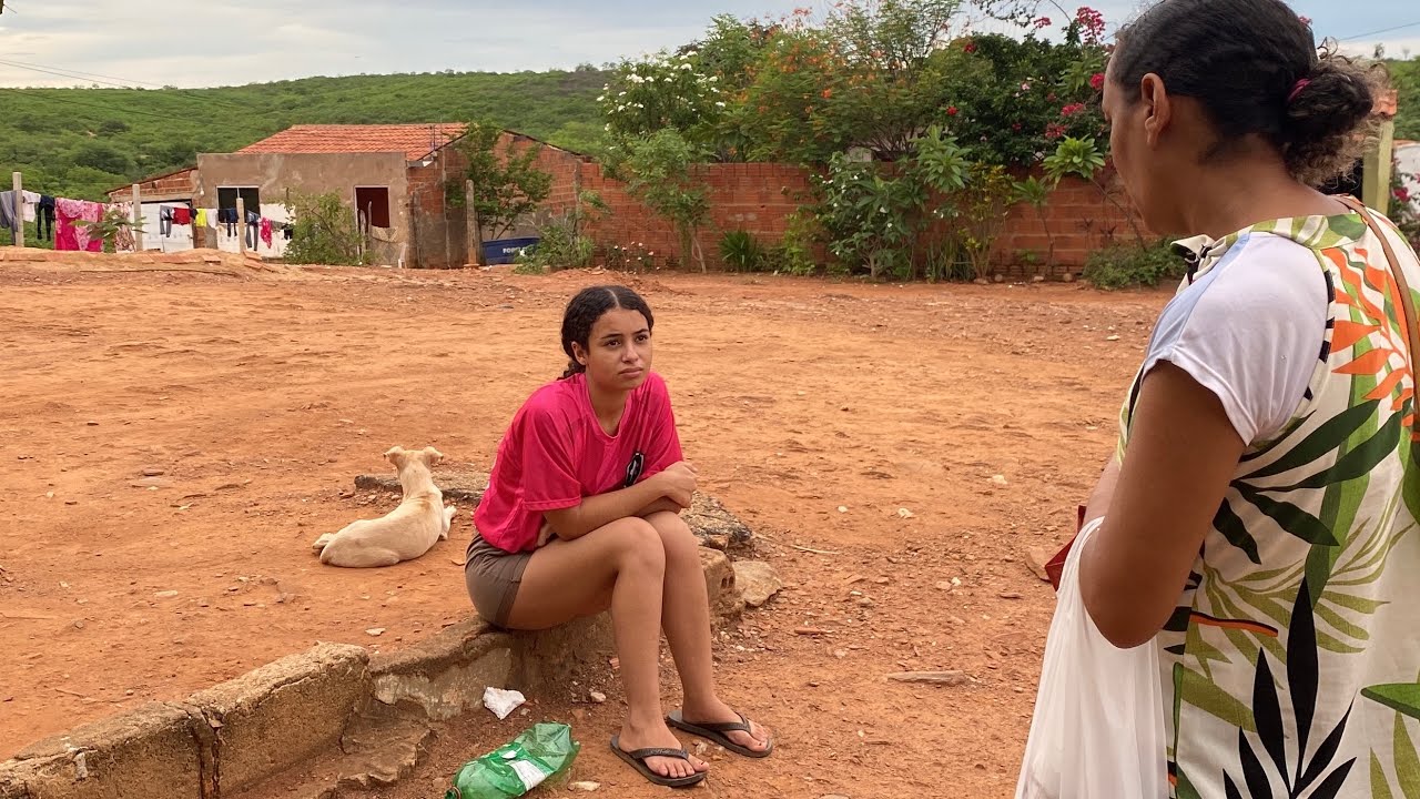 ANGELINA FOI ESPERA VAN COM A MÃE PRA IR PRA RUA 