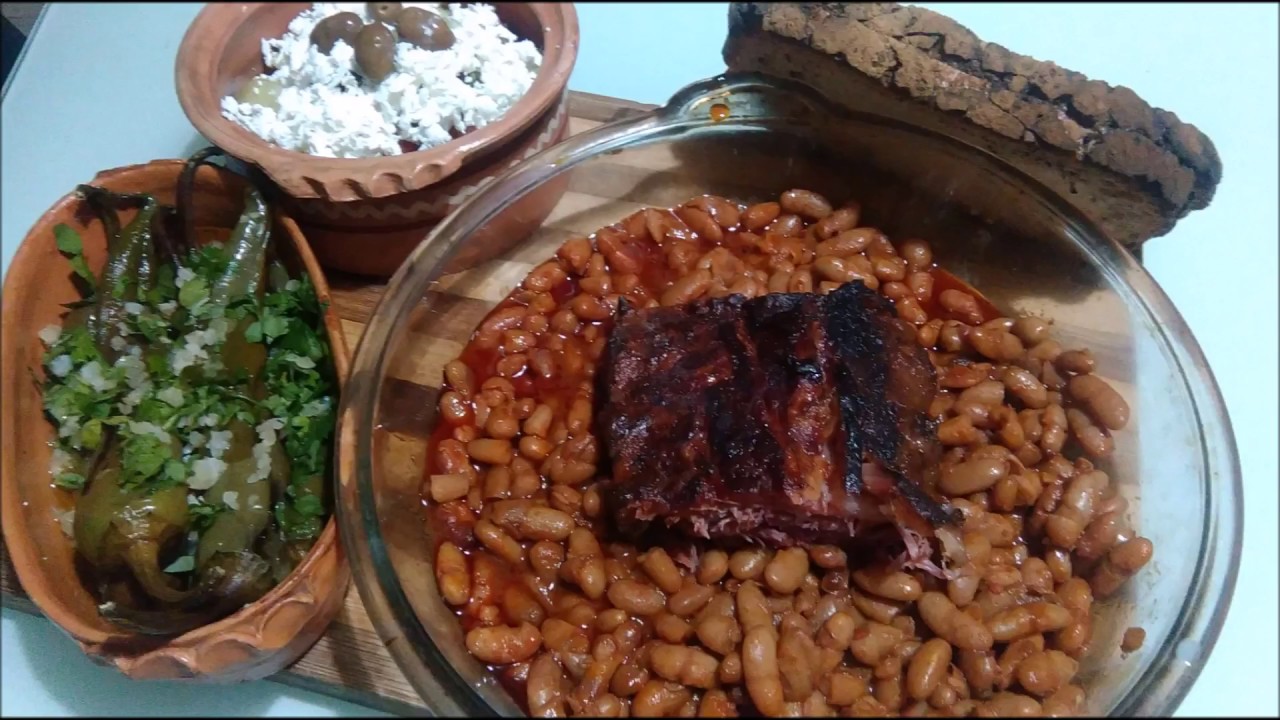 MEMORIES OF MACEDONIA ~ TAVCHE GRAVCHE SO CHAD RIBRA (Baked Beans with Smoked Ribs)