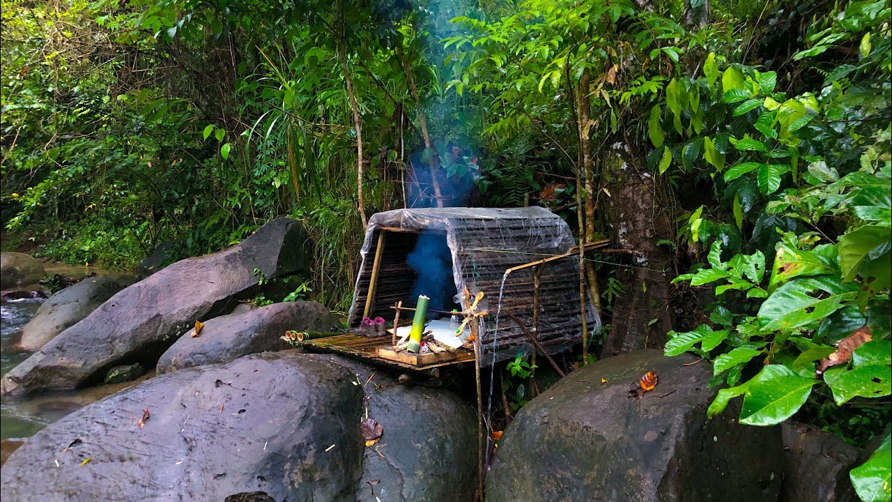 Solo cam di pinggir sungai, membuat kincir air untuk memanggang ayam, dan  mencari durian hutan 🔥⛺️