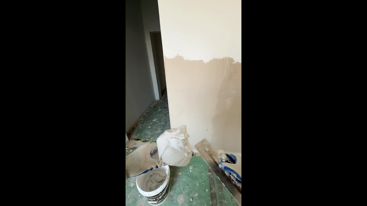 Painter Applying putty | Puttying for renovation #putty 260402