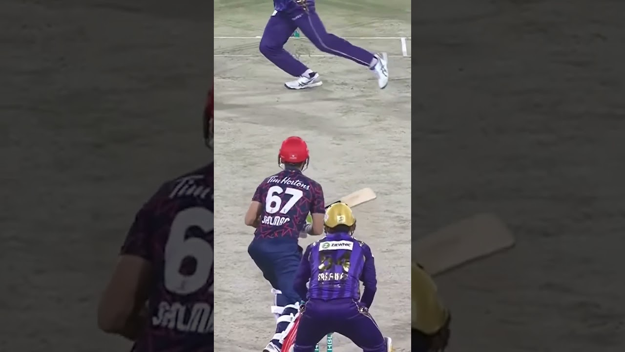 Collision Between Abrar & Salman #QGvIU #HBLPSL9 #KhulKeKhel #SportsCentral #Shorts M2A1A
