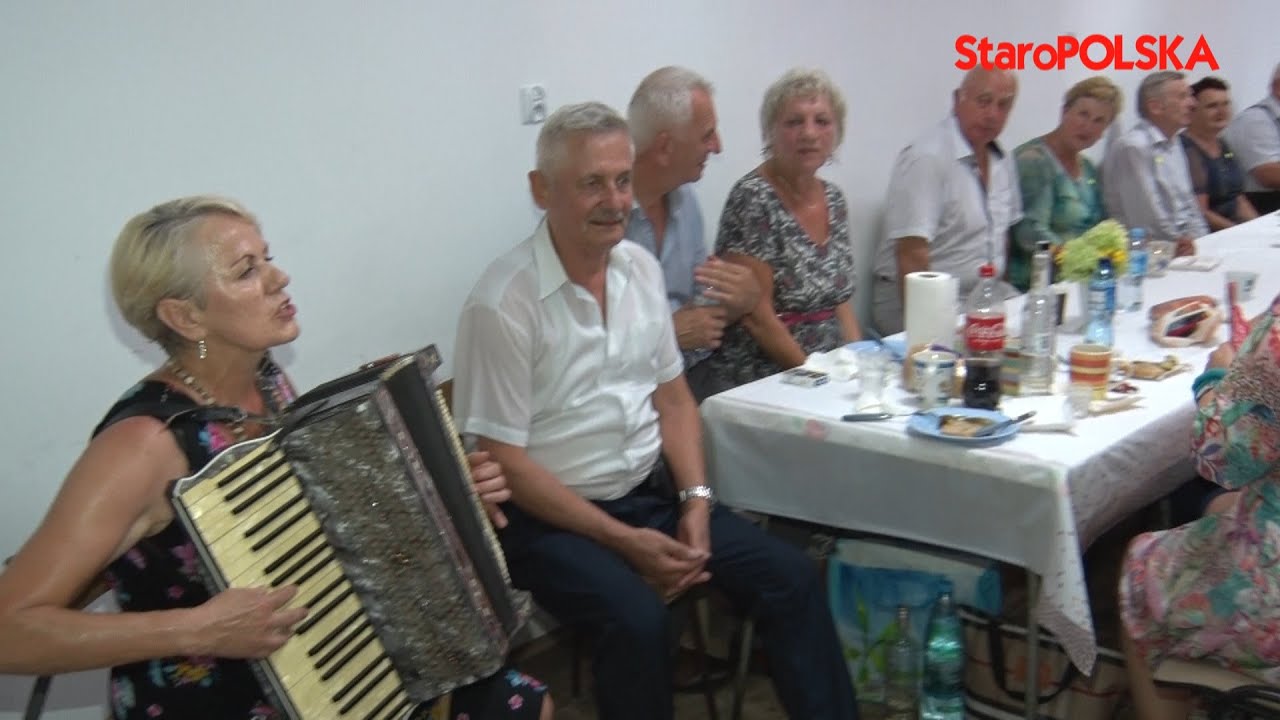 Urocza akordeonistka IRENKA rozkręciła wspaniałe Śpiewy za STOŁAMI w SYCYNIE