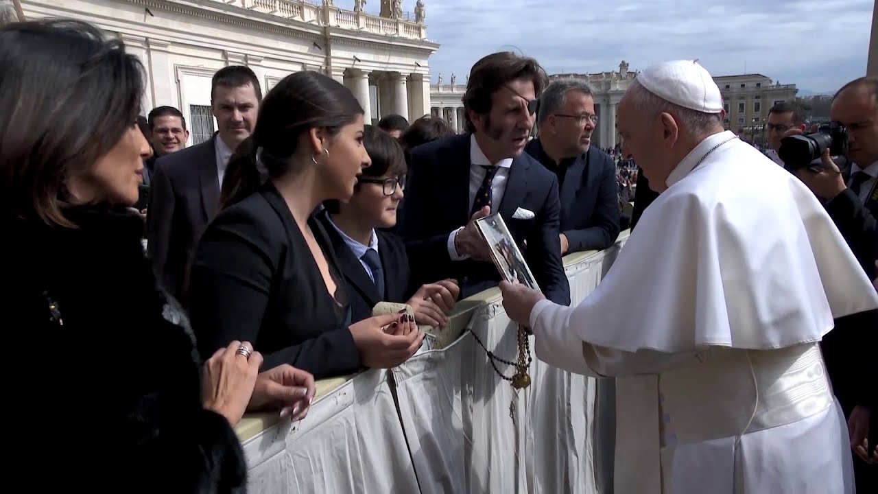 El torero español Juan José Padilla se encuentra con el Papa Francisco