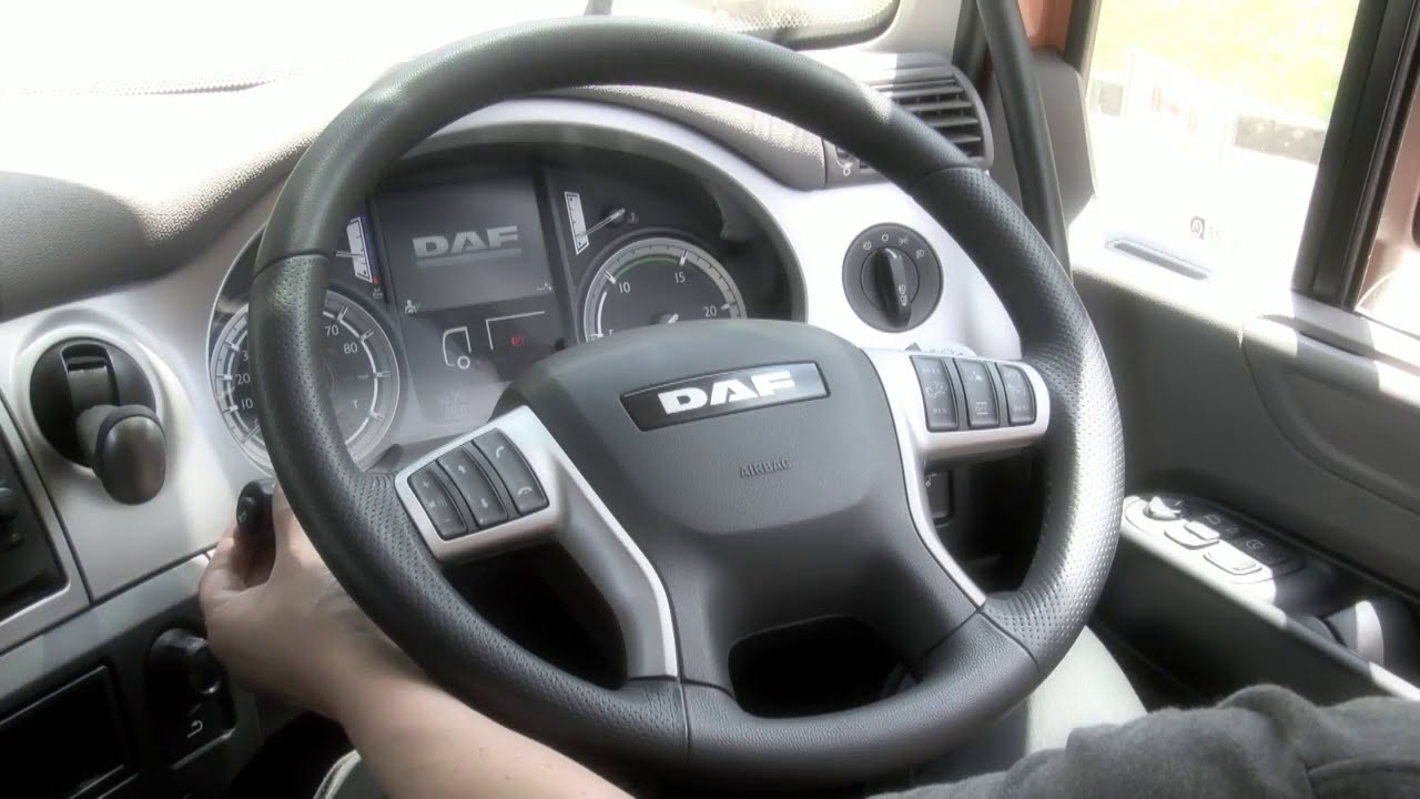 DAF Trucks UK | Видеоролики по обучению водителей CF | 10 Column Stalks