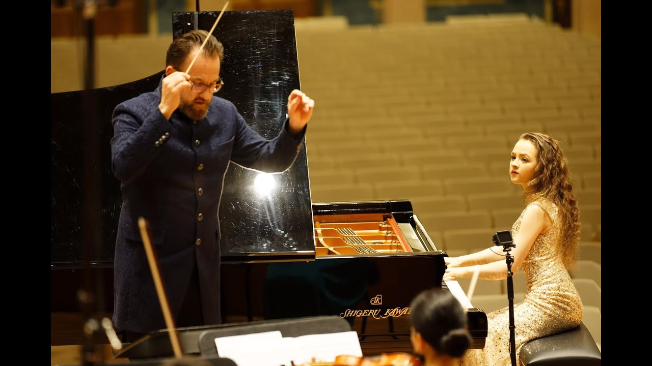 Laetitia Hahn - Beethoven - 5th Piano Concerto 'Emperor'  in E flat major op. 73 - Franz Schottky