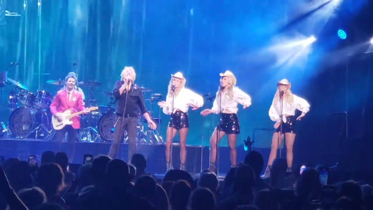 Rod Stewart- Have you ever seen the rain? (Nashville 5Jul2022)