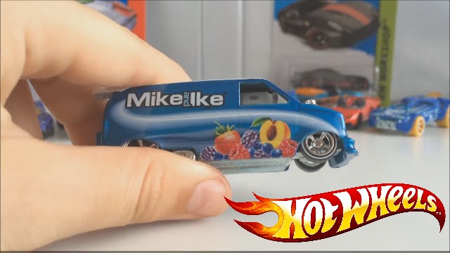Opening up a Mike&Ike Chevy Astro Van Hot Wheels!