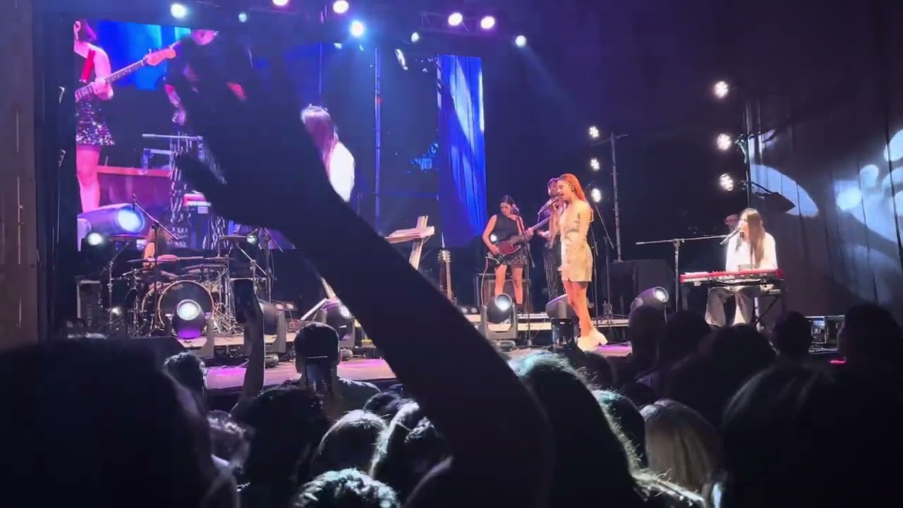 Javiera Mena - Como Siempre Soñé (Ft. Mariana Montenegro de Dënver en vivo)