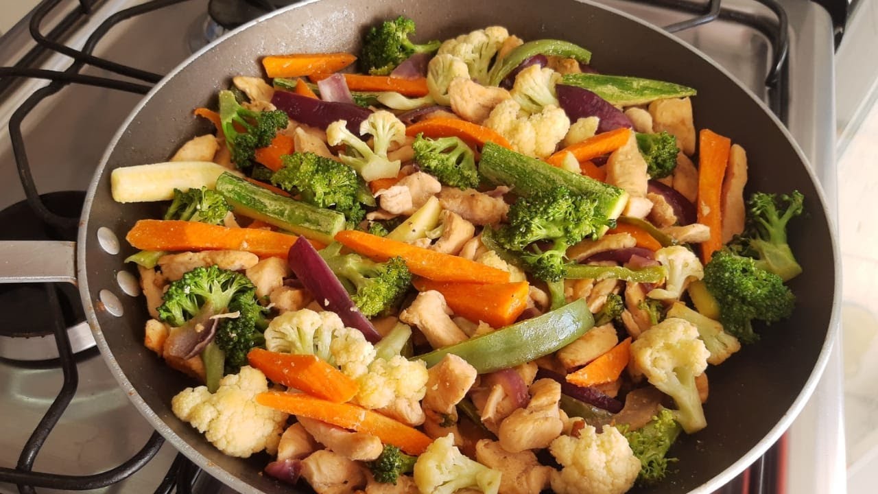 FRANGO COM LEGUMES REFOGADOS, PRÁTICO E FICA DELICIOSO!