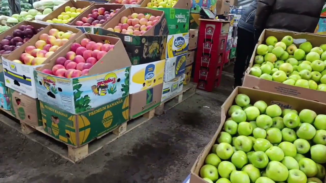 Ринок оптовий Зелений в Чернівцях.Ціни на  овочі  фрукти та продукти.