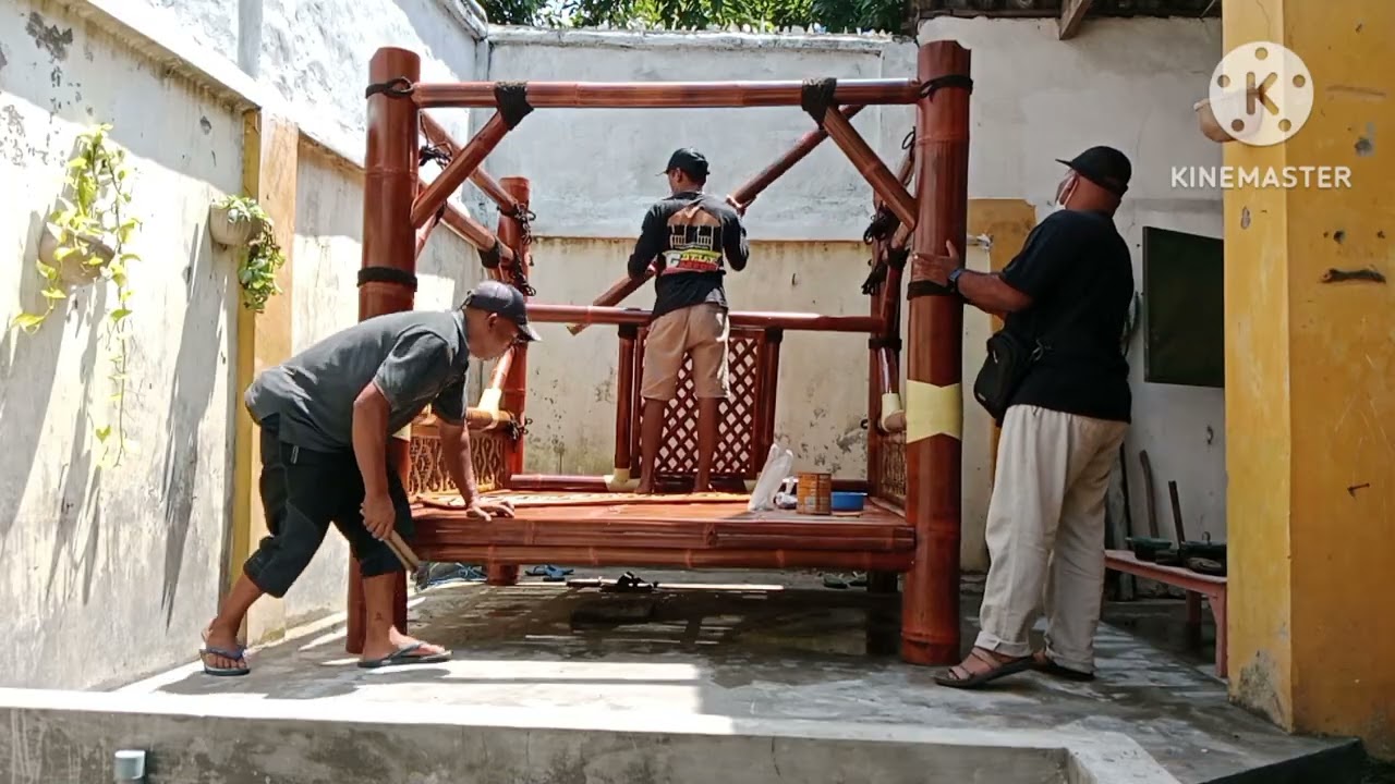 Proses pemasangan gazebo ukuran 2×2