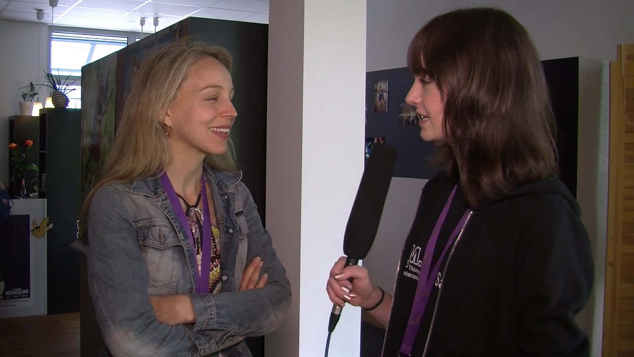 Sara im Interview mit Petra Schmidt-Schaller