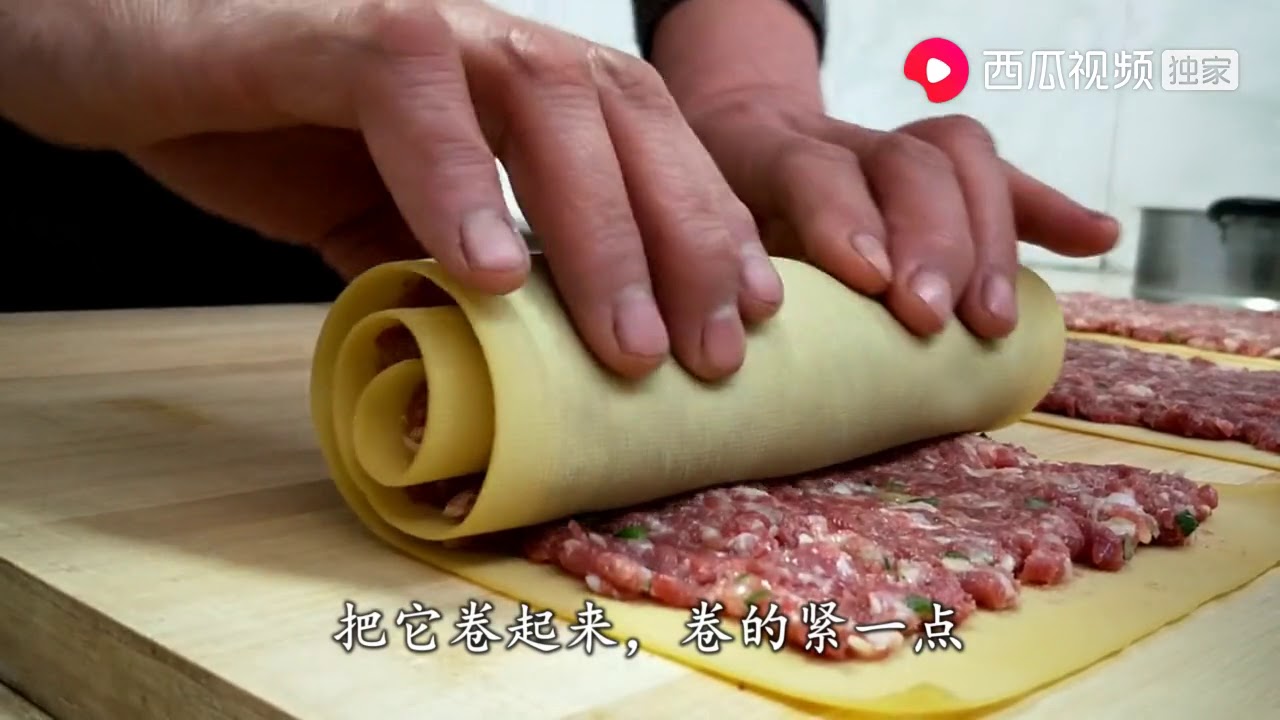 妈妈家常菜 1斤肉3张豆腐皮这样吃试过吗，一点也不腻，特别香，吃了还想吃