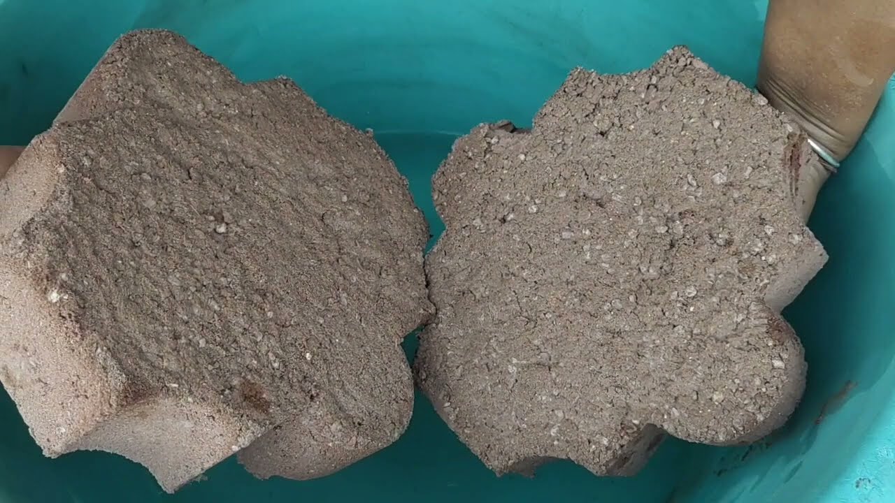 Asmr - Red dirt with white concrete crumbling in water 💦#oddlysatisfying 