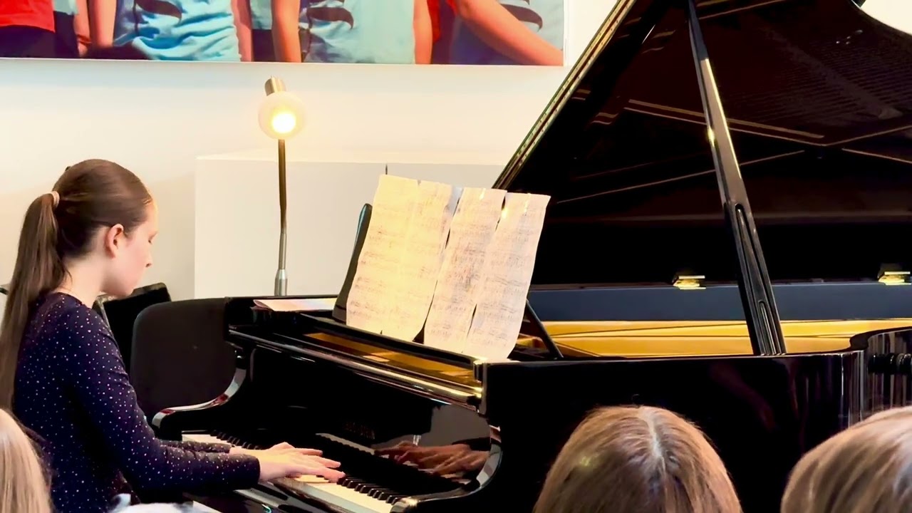 F. Chopin Walzer h-Moll Op. 69 Nr. 2. Oleksandra Petrulenkova