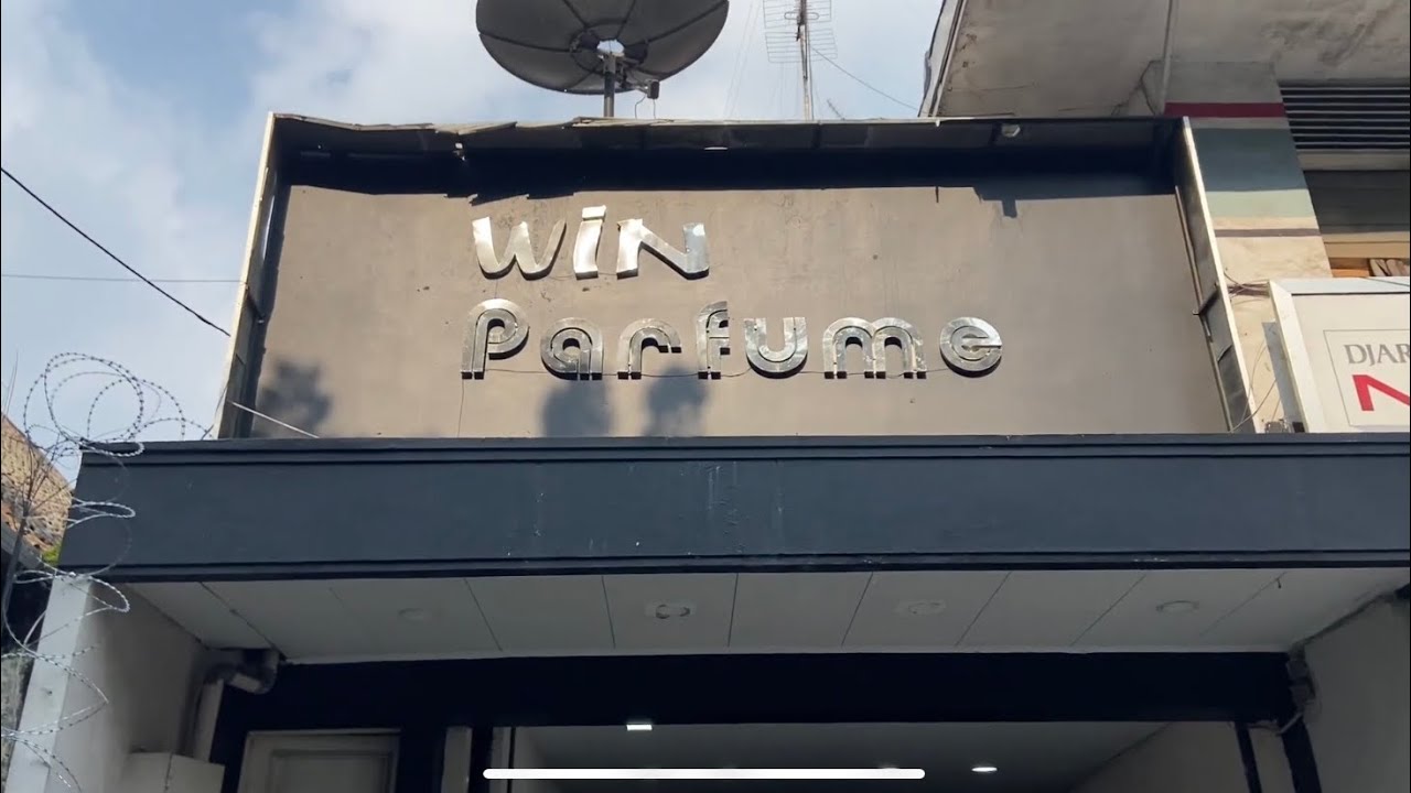 MEMBUAT MINYAK WANGI DI WIN PARFUME DI BANDUNG INDONESIA