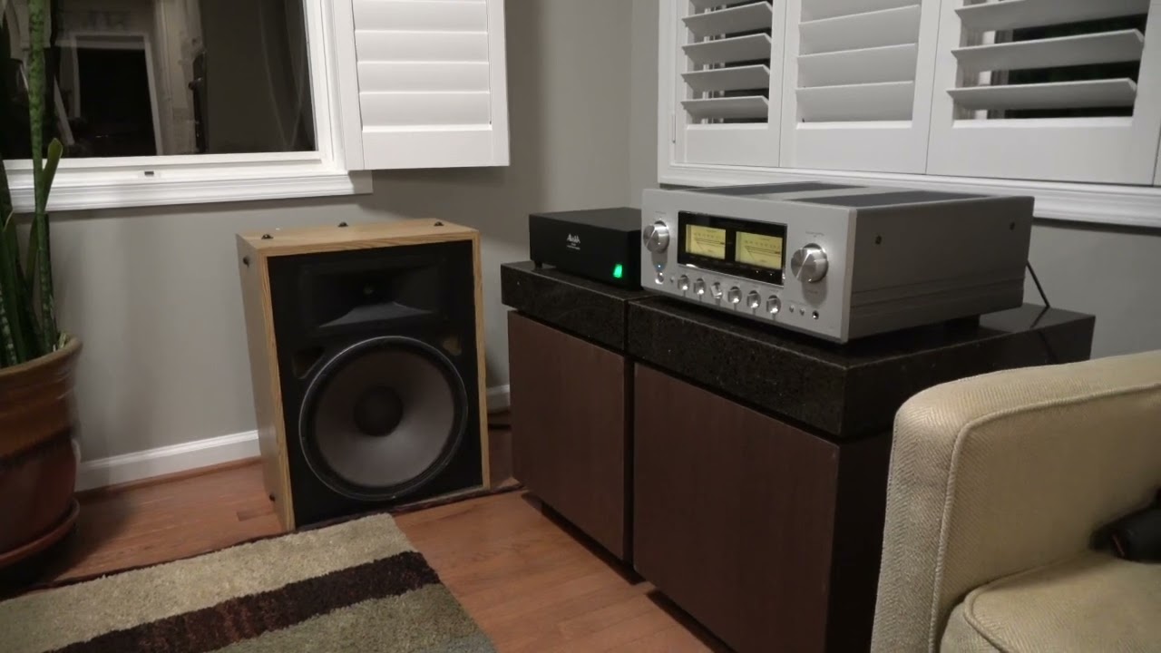 Luxman L590AXII  vs. Akitika GT-102; Akitika goes first ... Enjoy!