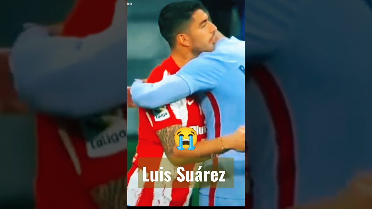 Luis Suárez greeting Barcelona players. 
