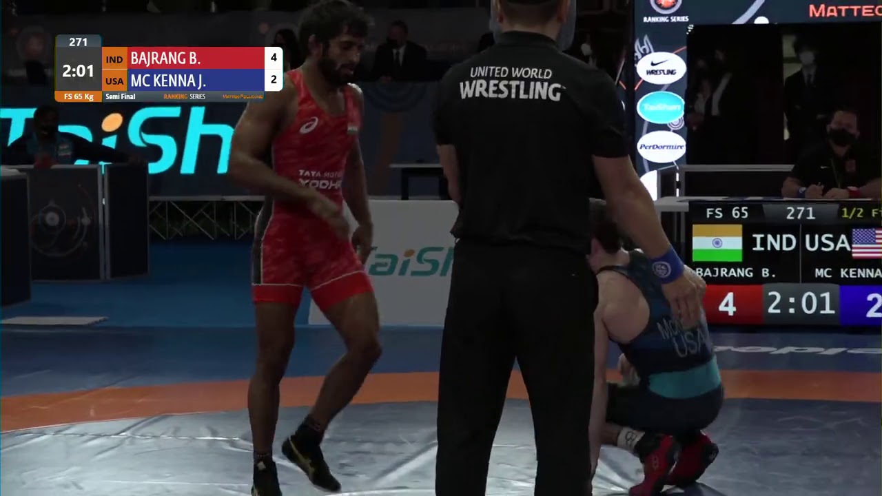 1/2 FS - 65 kg: B. BAJRANG (IND) v. J. MC KENNA (USA)