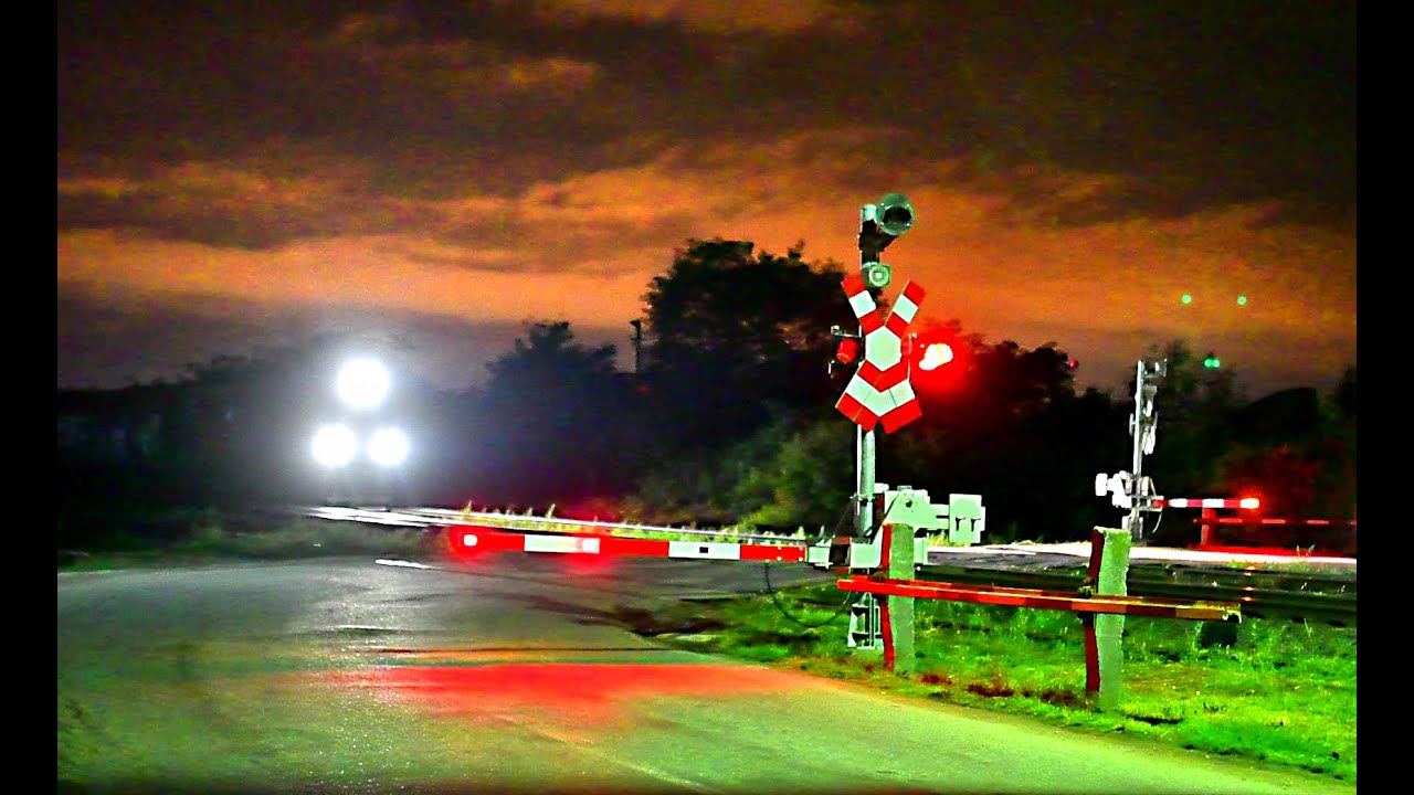 Romanian railroad crossing || Trecere de cale ferată în Romania