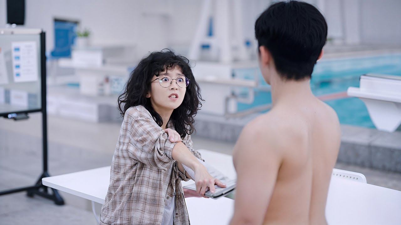 The ugly girl caught the attention of the school heartthrob