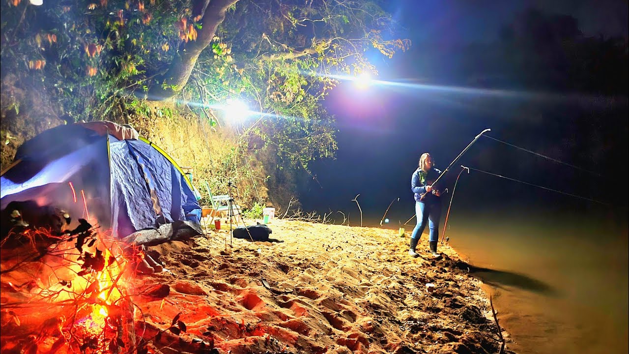 PESCARIA E ACAMPAMENTO MUITOS PEIXES EM UM LUGAR MUITO BONITO