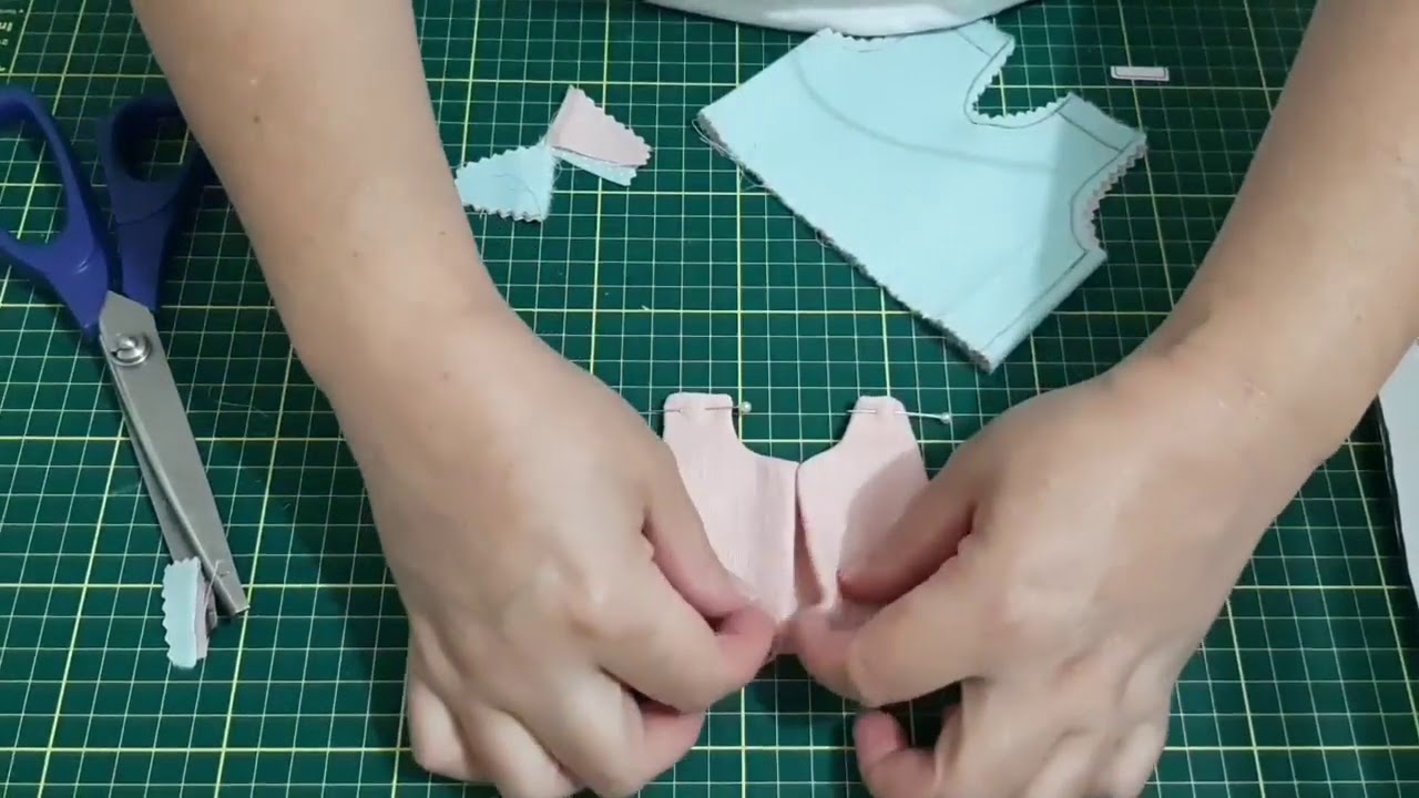 COMO FAZER VESTIDOS DE BONECAS FÁCIL E RÁPIDO