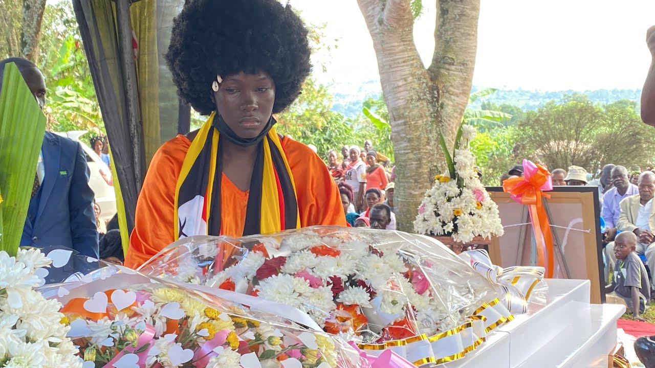 KITALO, Angella Summer amaziga gamuyisemu nga Father asabira Maama we omugenzi esaala esembayo bambi