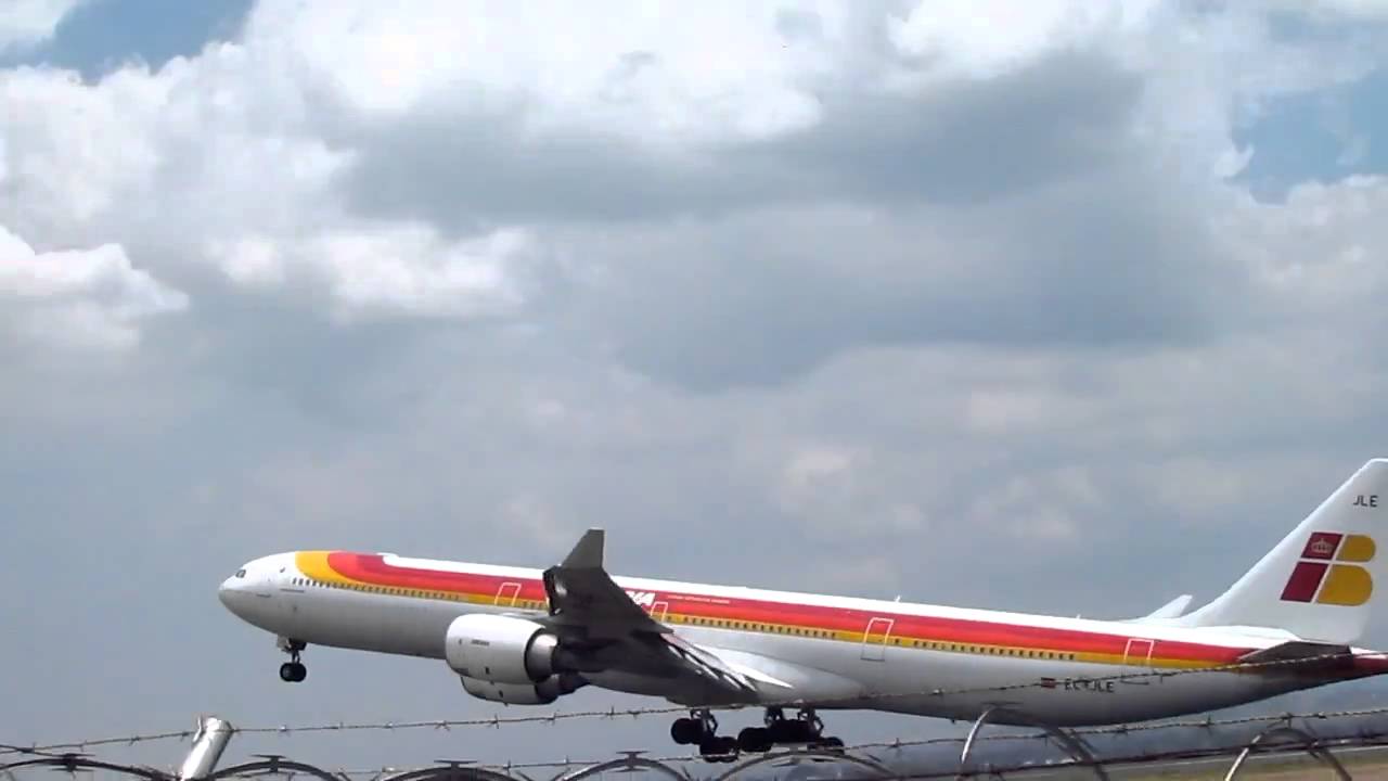 Iberia Airbus A340-600 Take Off MROC, Costa Rica