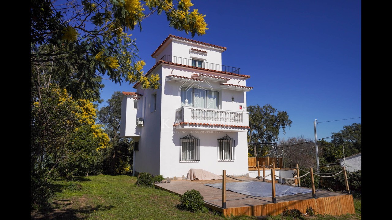 RECENTLY RENOVATED CONTEMPORARY HOUSE WITH PANORAMIC SEA AND MOUNTAIN VIEWS