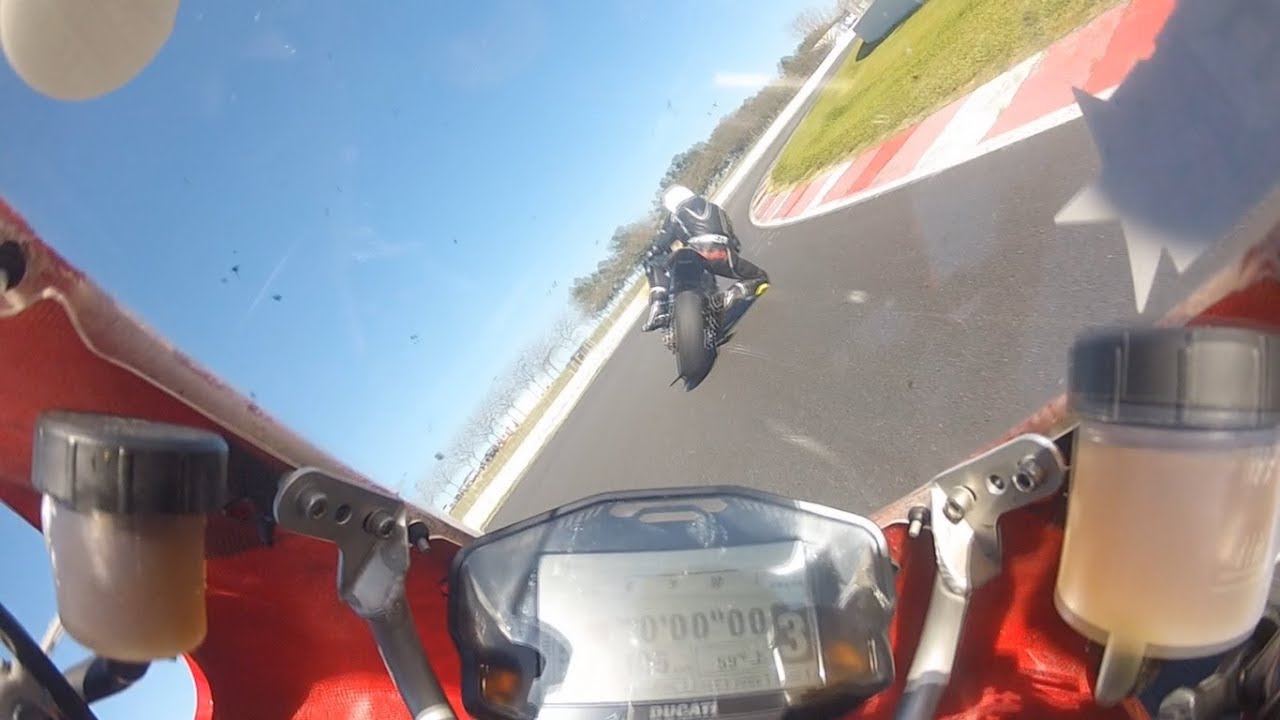 Onboard Ducati Panigale 1299S chasing Ducati Panigale 1299S - Circuit de Barcelona-Catalunya