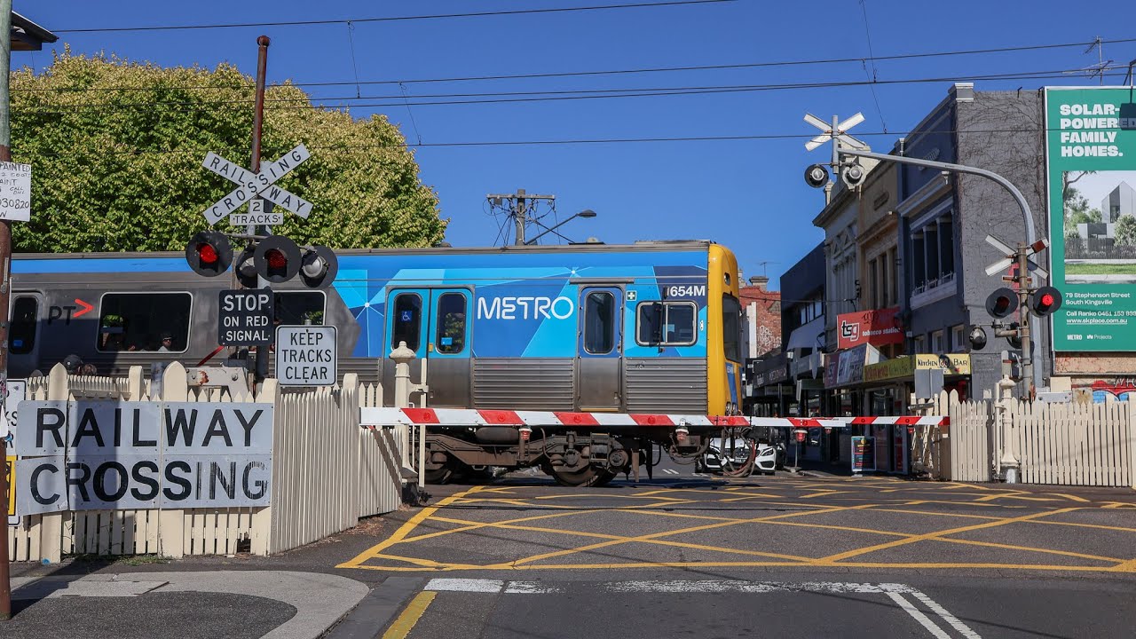 Anderson Street, Yarraville, Victoria | LXRA Railway Crossing