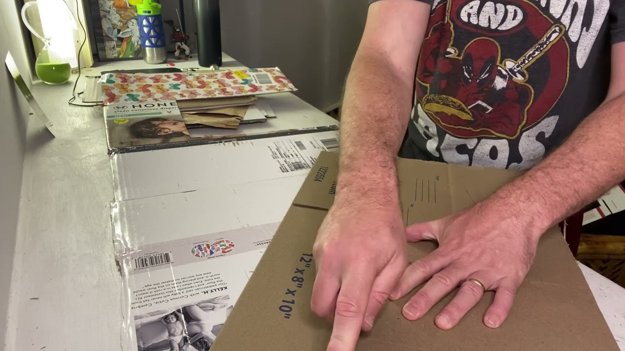 How to Make Your Own Gemini Mailer from a Box for Only 50 cents in Under 6 Minutes to Ship Comics