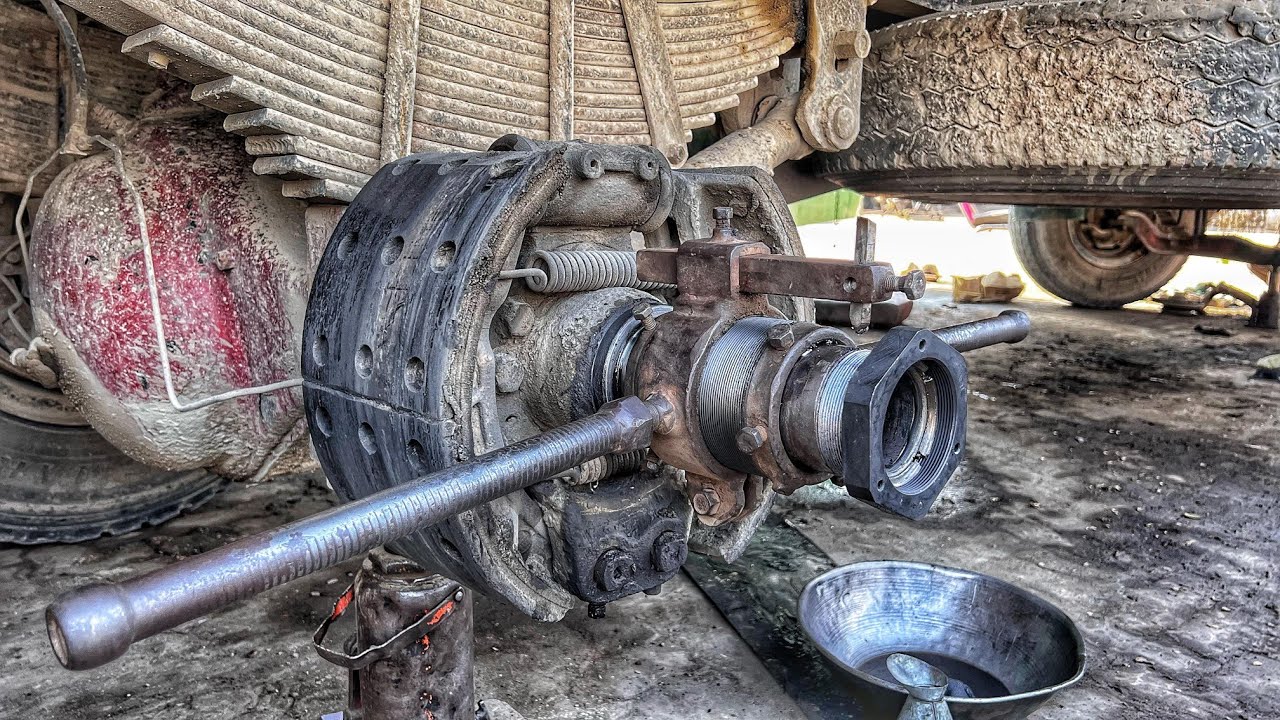 Amazing Technique Mechanic Old Tube Axle  Cutting Damage Thread Repair