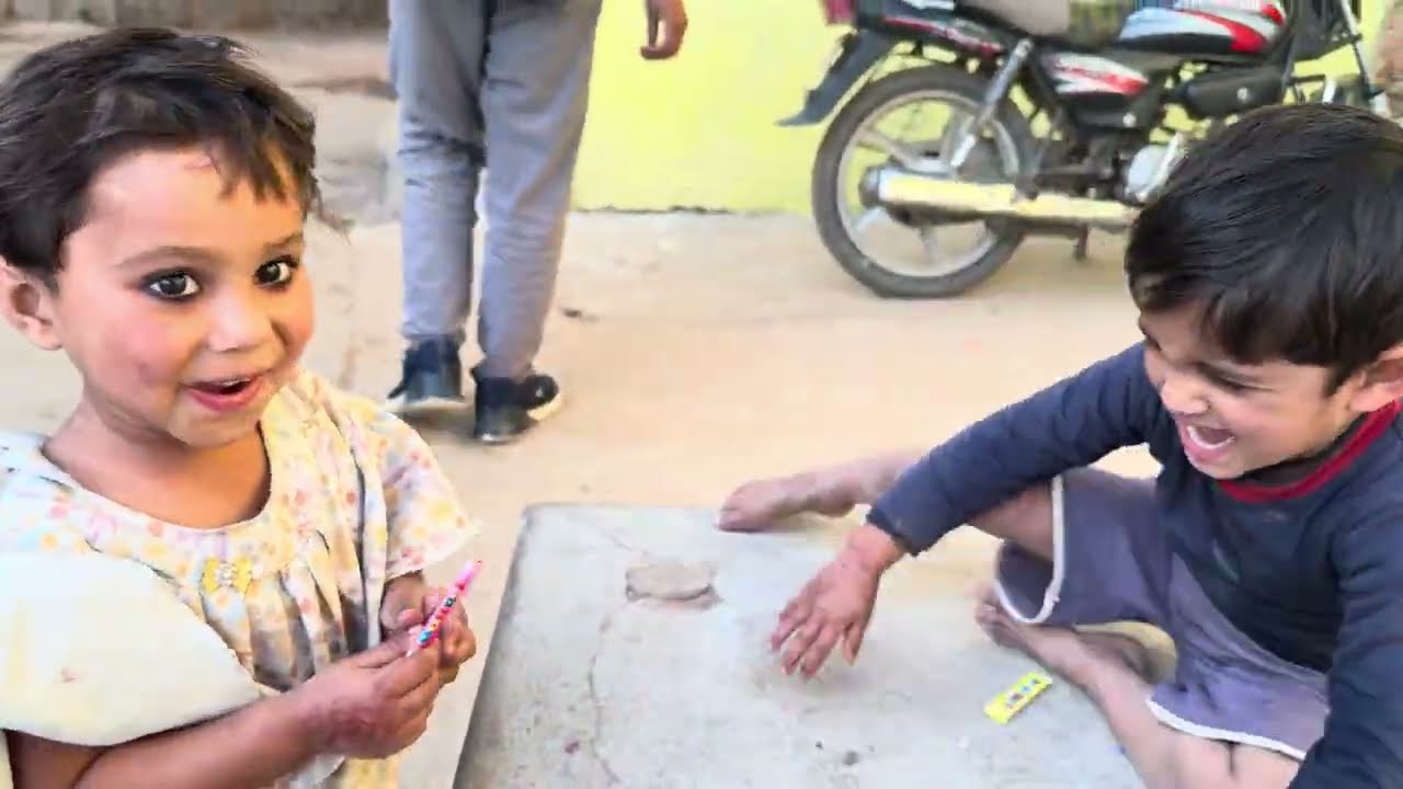 Misti ne liye boom boom riddhi paresan 😄#बच्चोकोहसानेबलीवीडियो #trending #funny #YouTube #viral
